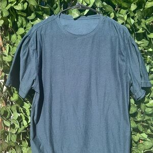 Vuori Men's Blue T-Shirt